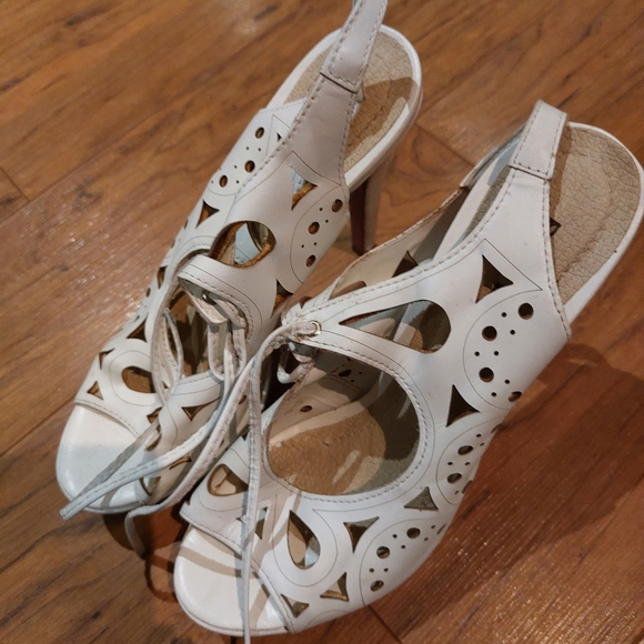 Bottero White Leather Stilettos made in Brazil - Picture 2 of 4